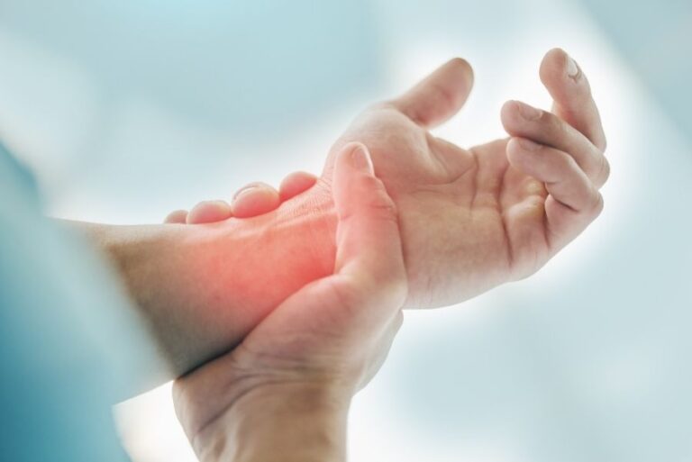 Sindrome di De Quervain: cos’è, sintomi e trattamento